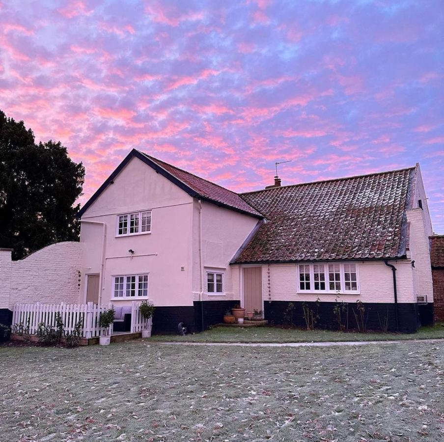 Bed and Breakfast Church Farm Thurlton Экстерьер фото